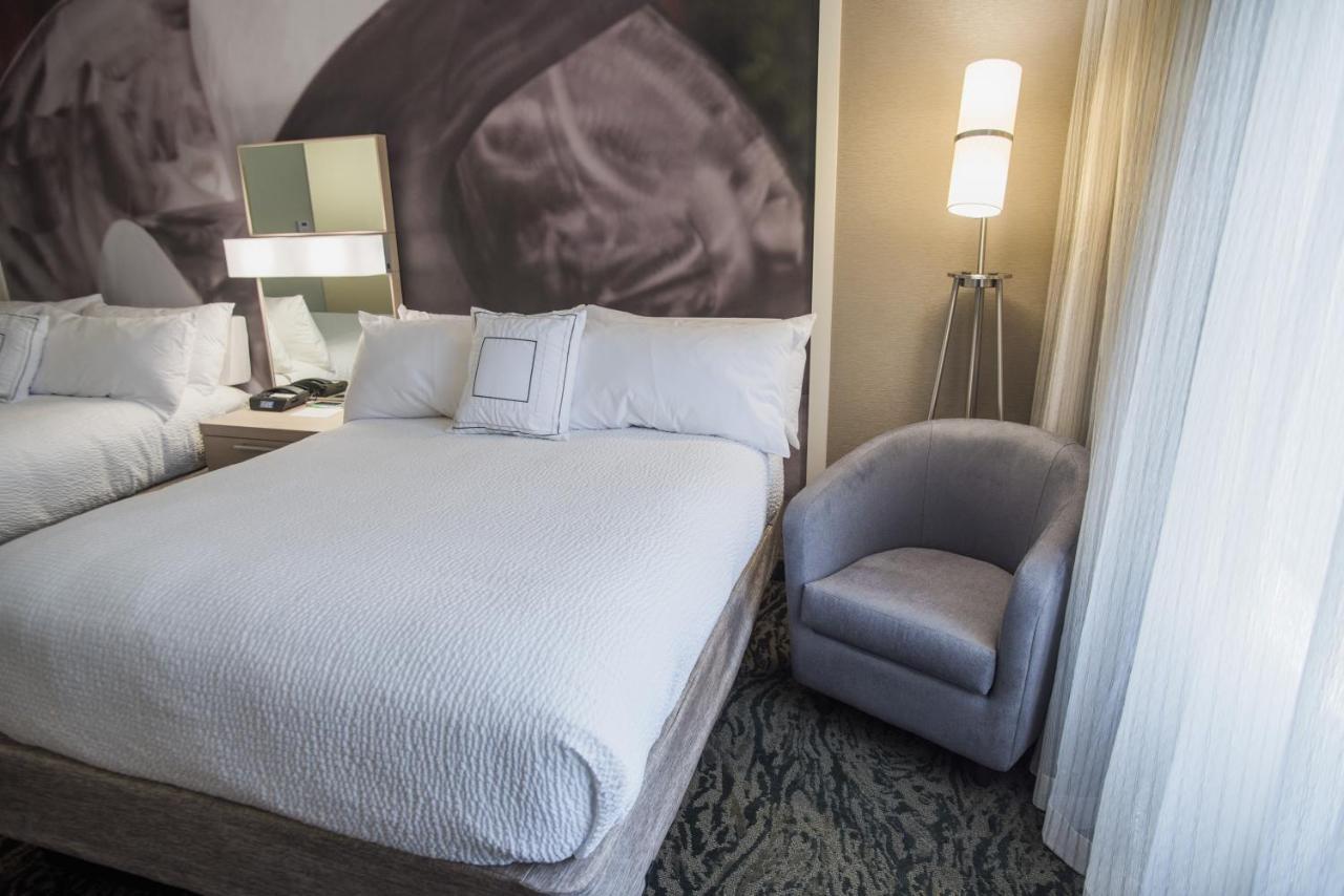 Courtyard By Marriott Hickory Hotel Exterior foto