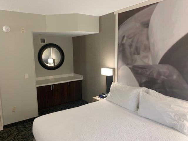 Courtyard By Marriott Hickory Hotel Exterior foto