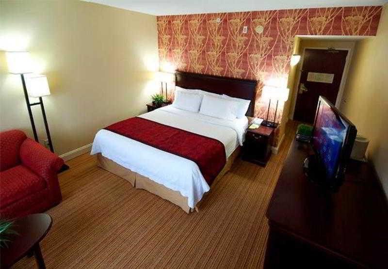 Courtyard By Marriott Hickory Hotel Exterior foto