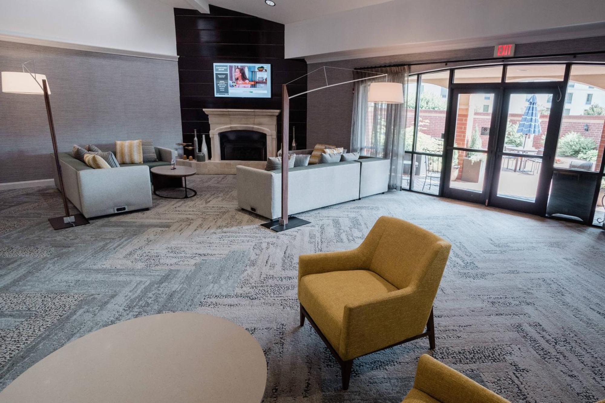 Courtyard By Marriott Hickory Hotel Exterior foto
